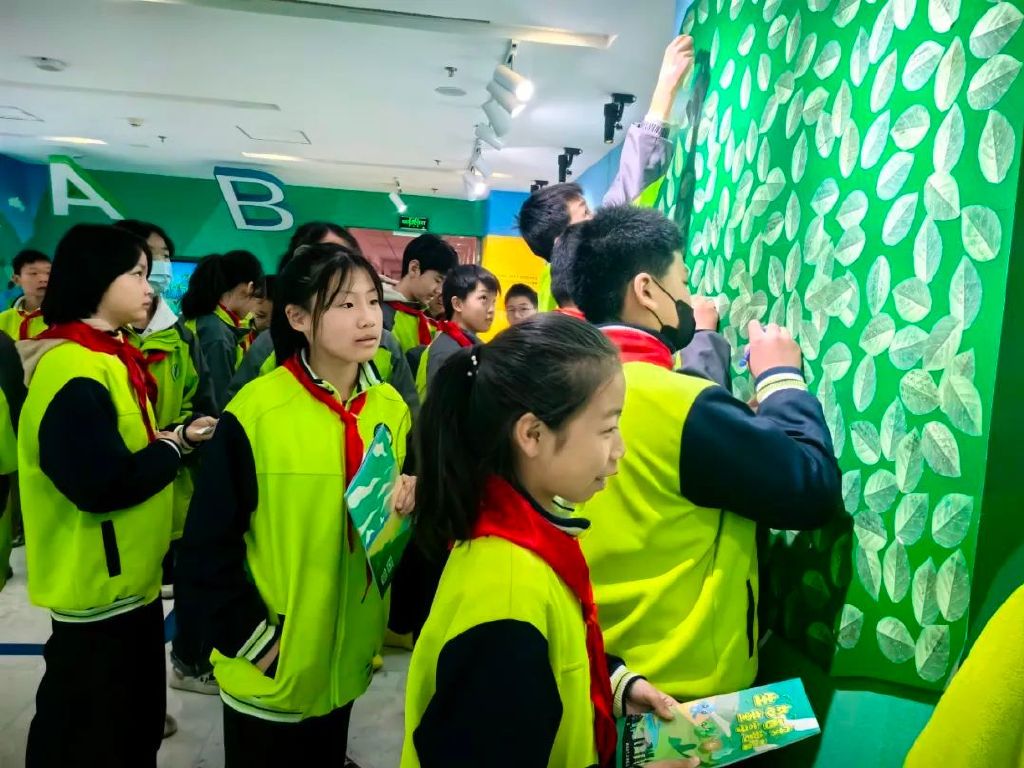 国际无废日丨小学生探秘“广东会智慧大脑”